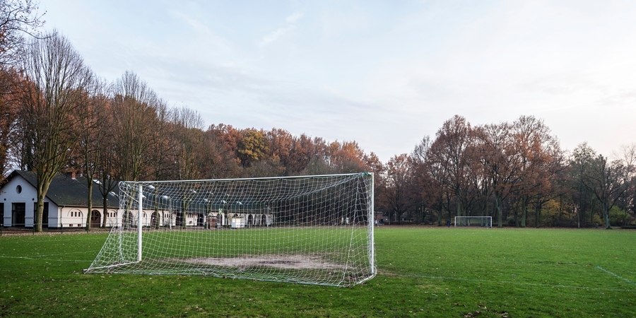 Voetbalveld aan sportcentrum Fort van Merksem Voetbalveld aan sportcentrum Fort van Merksem